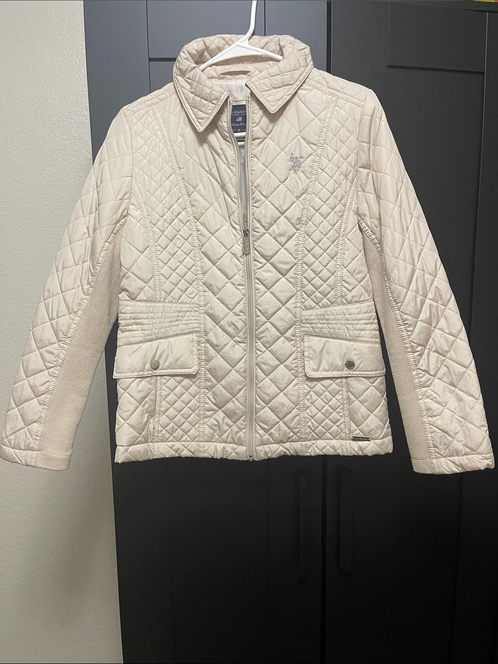 U.S. Polo Assn. Cream and Navy Logo Quilted Jacket Label